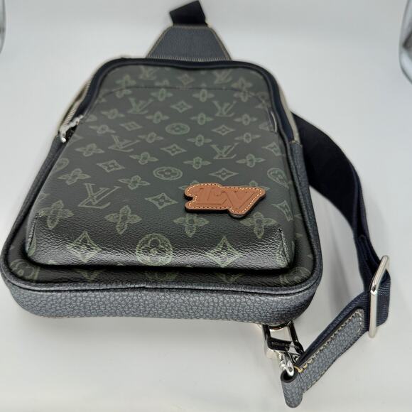 Louis Vuitton Avenue Sling Body Bag - Picture 3 of 5